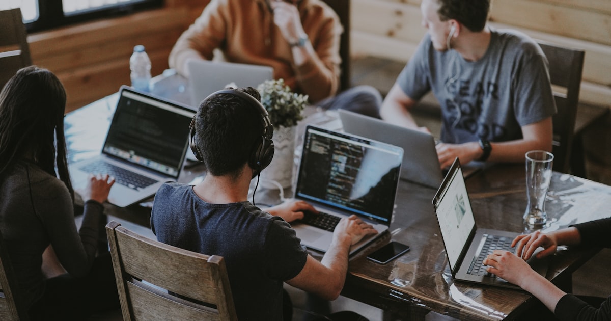 15 Aplikasi Remote Work Terbaik 2026 untuk Kolaborasi Tim yang Efektif